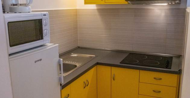 Apartman Petrica br. 3 - s balkonom, smješten u mirnom selu Jurandvor u blizini Baške