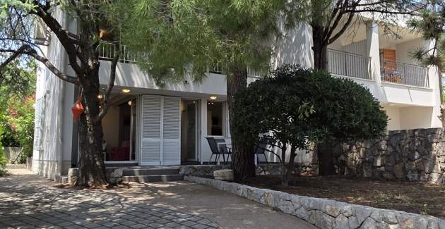 Holiday House Hlad – Near Center, with Private Yard