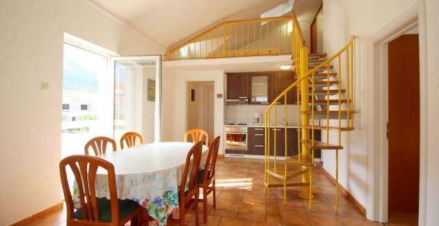 Apartment Pintar Beach - with Sea View, near the Beach