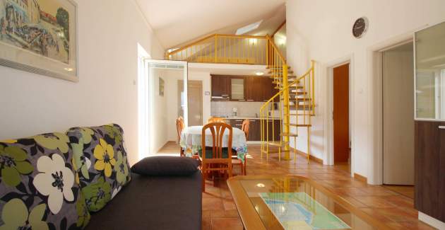 Apartment Pintar Beach - with Sea View, near the Beach