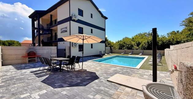Apartman Lavanda Verde 2 — s bazenom