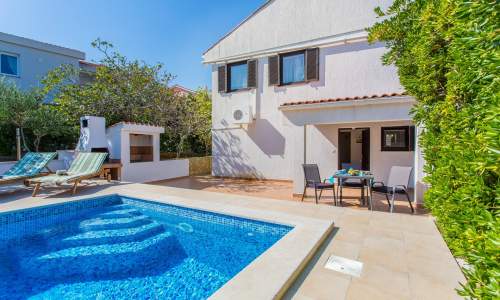 Apartman Željko A2 s bazenom