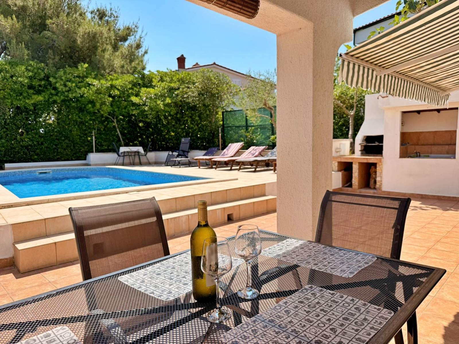 Apartman Željko A2 s bazenom