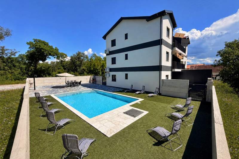 Lavanda Verde — apartmani s bazenom